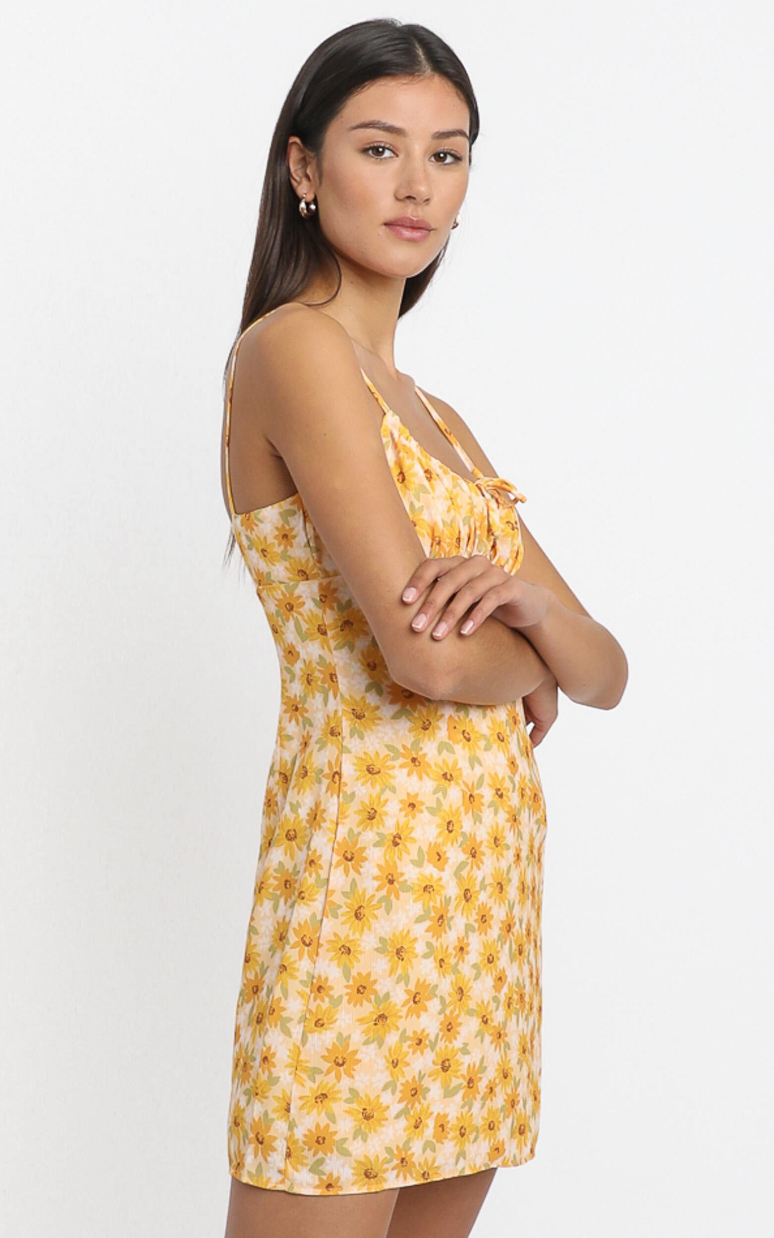 Yellow sunday dress 2025