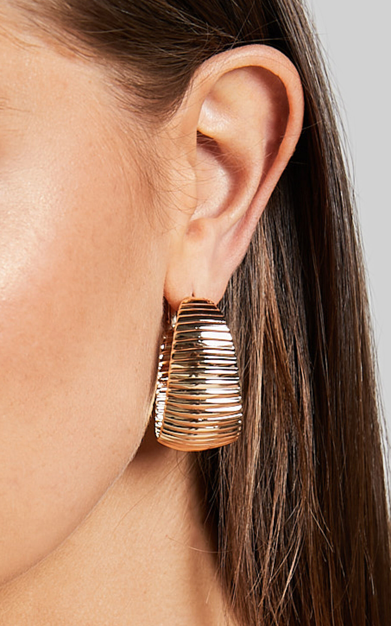 Marsellie Textured Hoop Earring in Gold - NoSize, GLD1