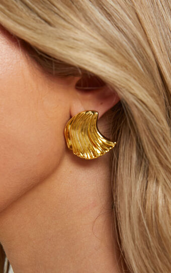 Liv Shell Earrings in Gold