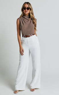 Arianae Top - High Neck Top in Mocha