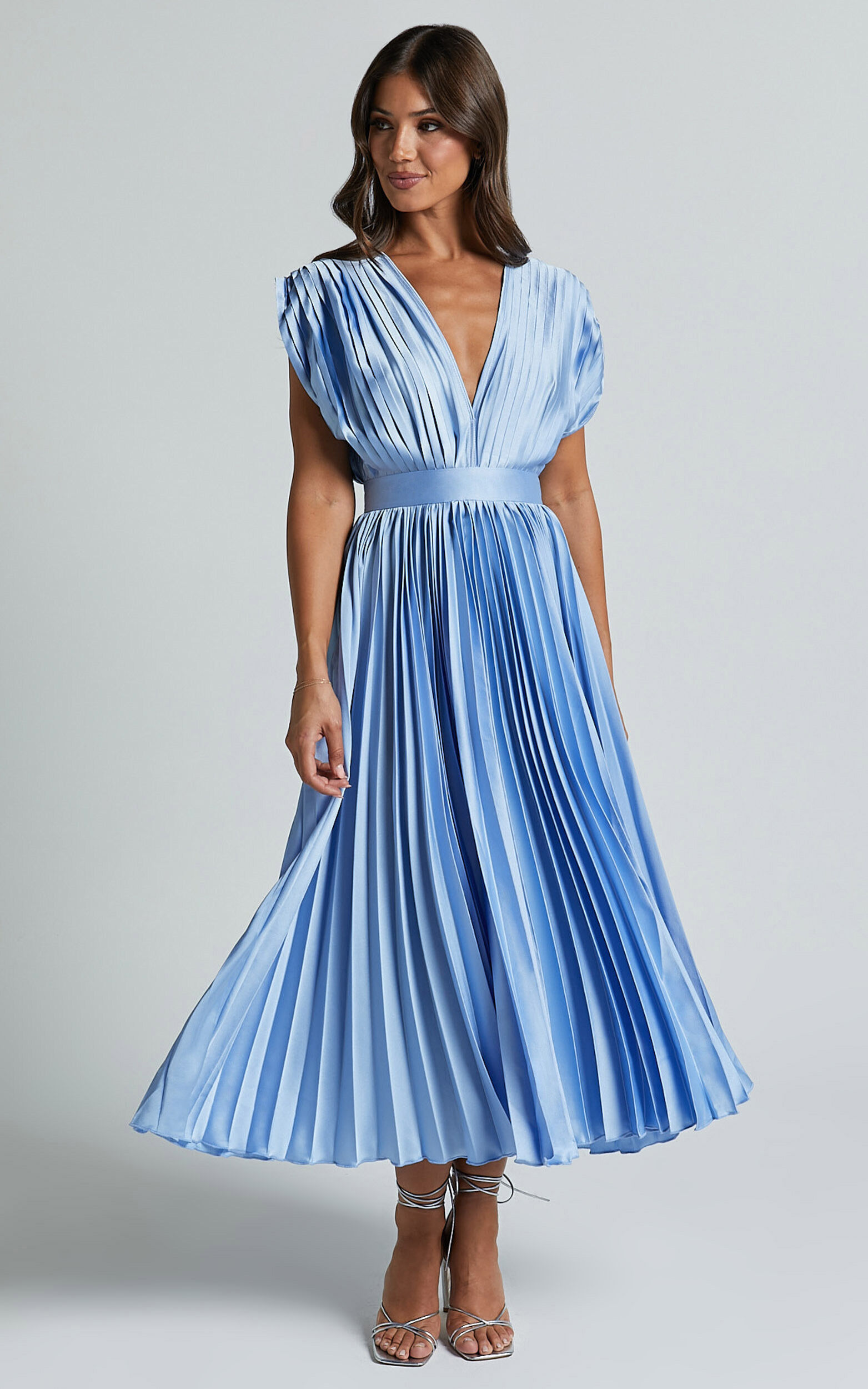 Della Midi Dress - Plunge Neck Short Sleeve Pleated Dress in Baby Blue - 06, BLU1