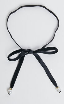Lovell Necklace - Velvet Pearl Pendant Tie Necklace in Black