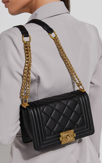 Hamptons Quilted Cross Body Bag in Black No Brand