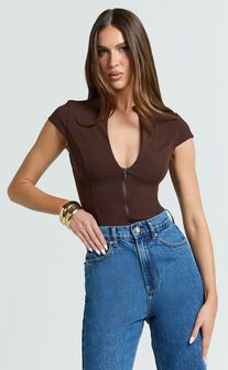 Duncan Top - Cap Sleeve Slit Neck Zip Front Top in Chocolate