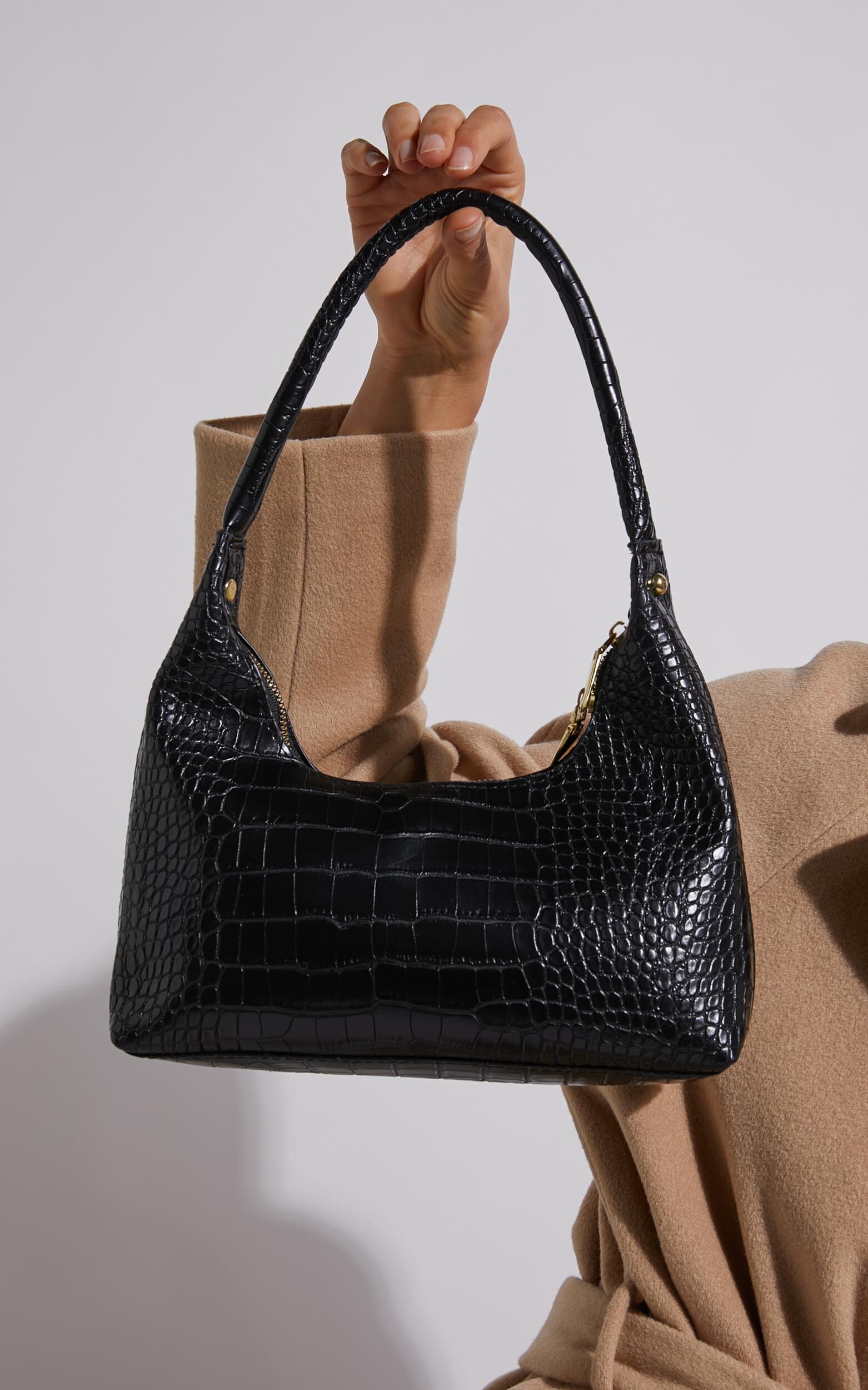 Crocodile shoulder bag discount black