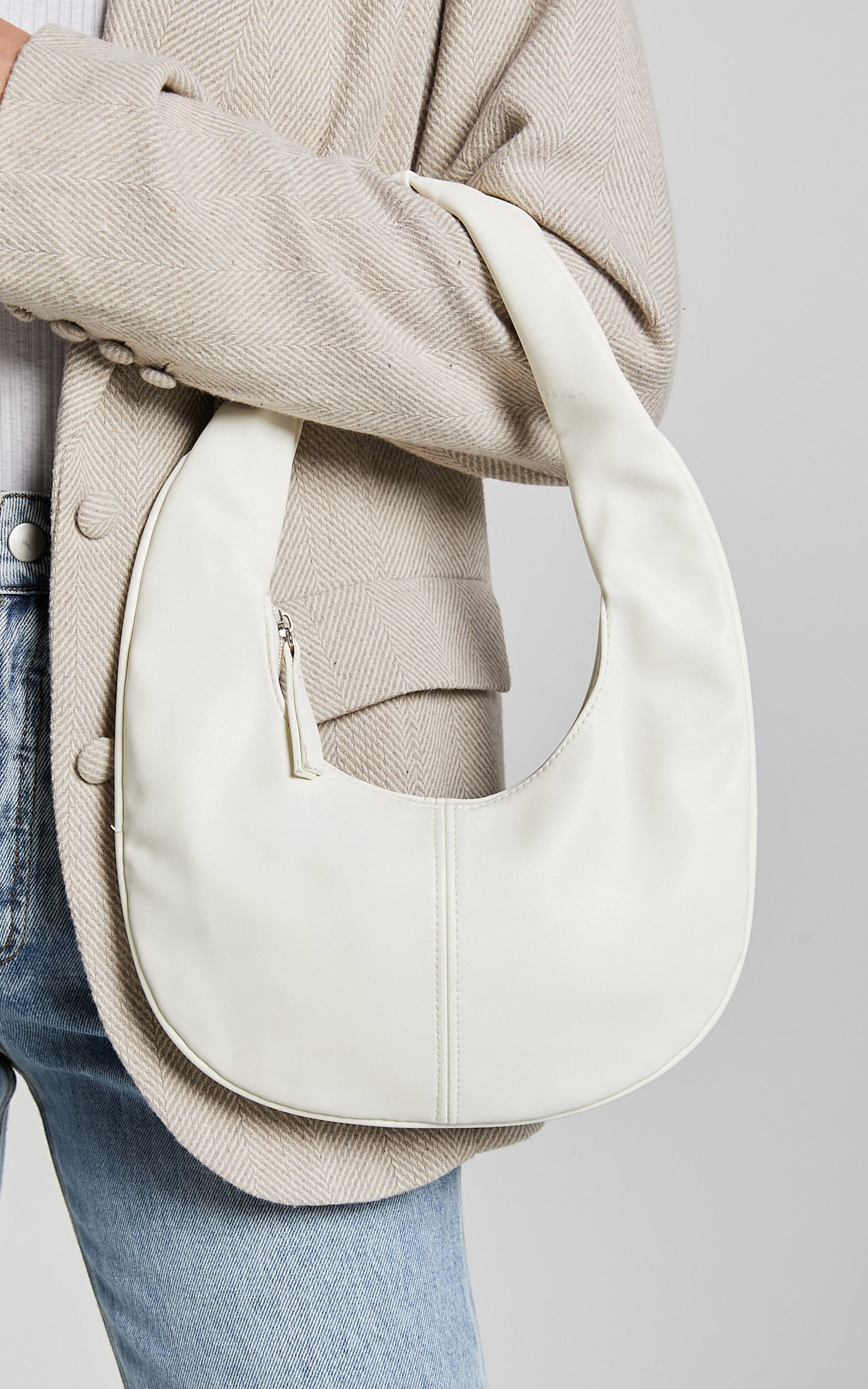 Melbourne Oval PU Shoulder Bag in White - NoSize, WHT1
