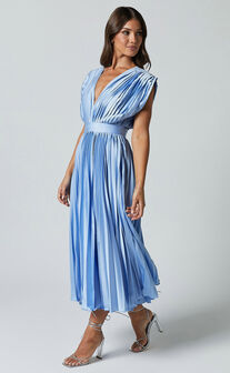 Della Midi Dress - Plunge Neck Short Sleeve Pleated Dress in Baby Blue
