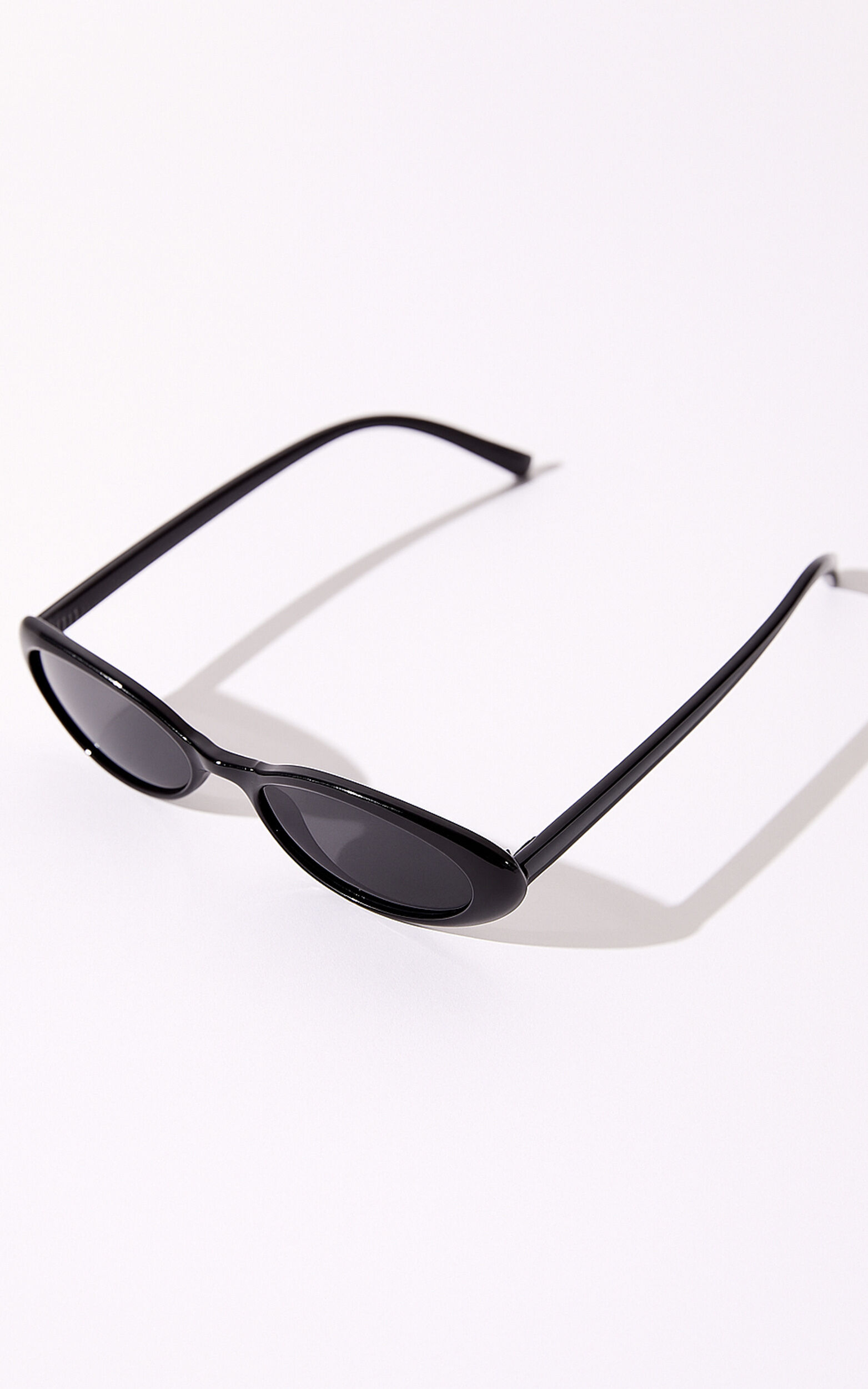 ●ONE BRILLIANT● EzraOB425Black Ezra-OB425-Black Ezra Thin Oval Sunglasses in Black | Showpo USA