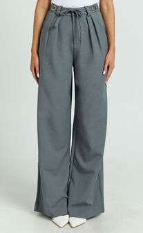 Frankie Pants - Low Rise Pleated Wide Leg Pant with Hardware Buckle in Grey