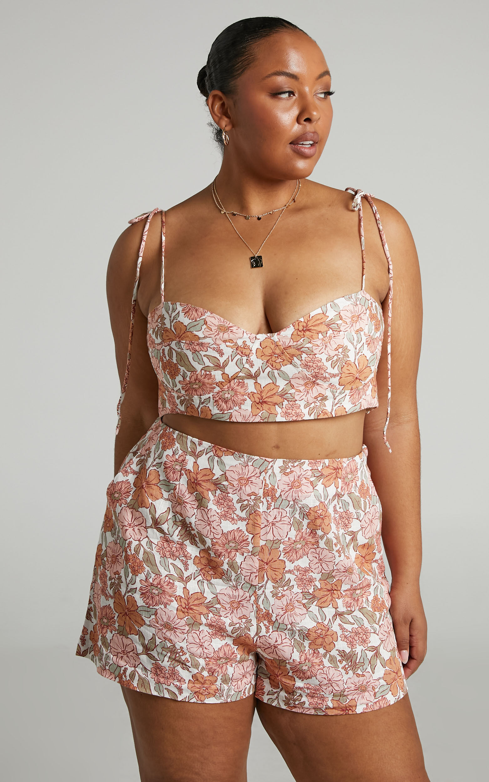 Amalie The Label - Lorete Linen Blend High Waisted Shorts in Wildflower Floral - 04, WHT1