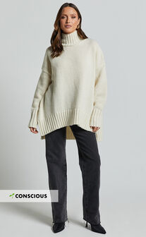 Josie Jumper - Oversized Turtle Neck Recycled Knitted Jumper in Cream
