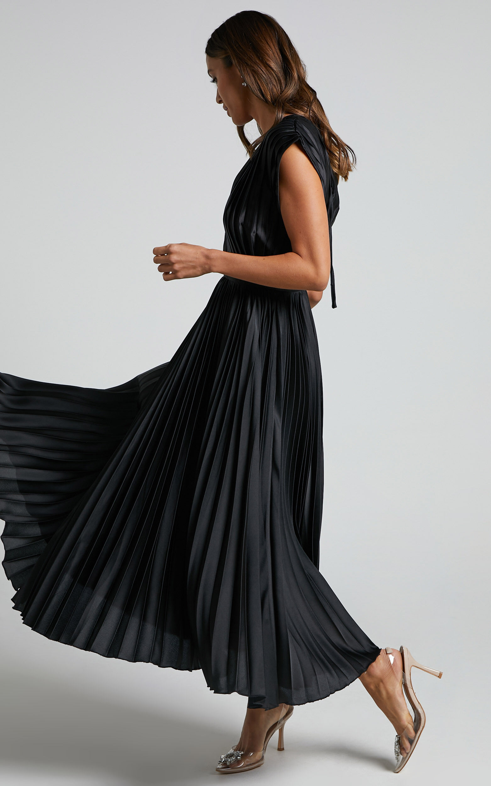 Black pleated dress with sleeves hotsell