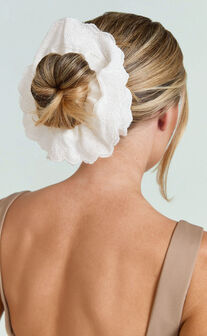 Kahrissa Broderie Scrunchie in White