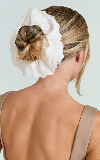 Kahrissa Broderie Scrunchie in White