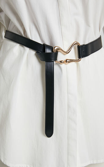 Emerie Irregular Buckle Waist Belt in Black / Gold