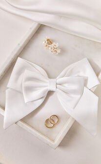 Felicity Bow Hair Clip in White