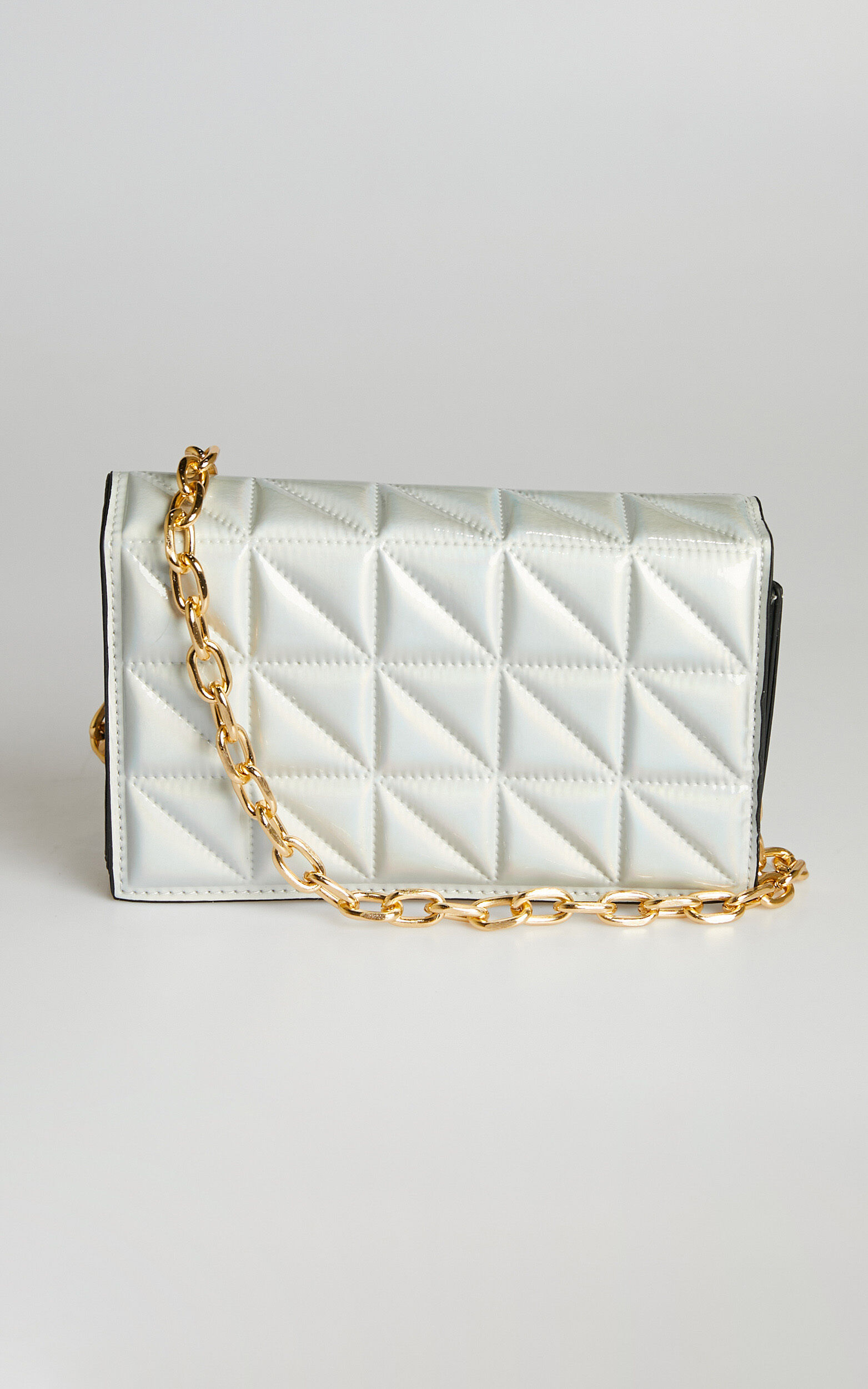 Quilted shoulder bag with chain strap online