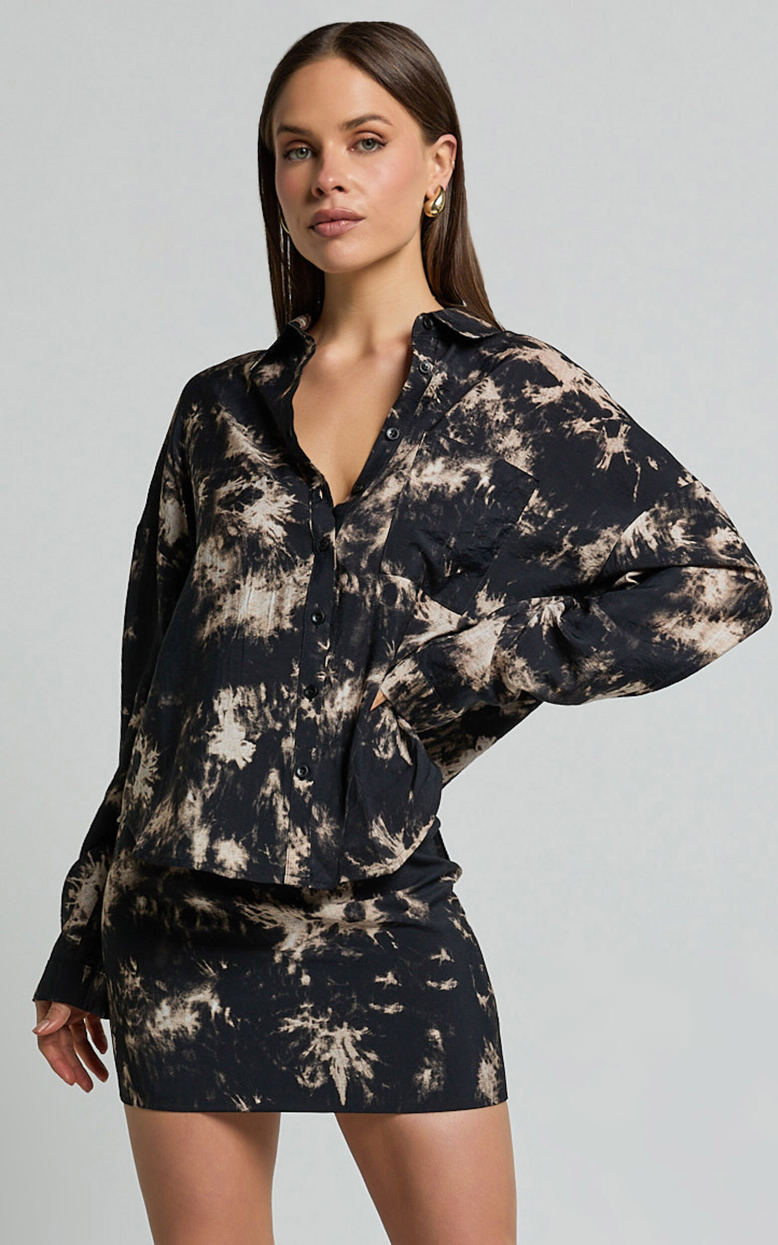 Romain Top - Long Sleeve Oversized Printed Shirt in Black Tie Dye - 06, BLK1
