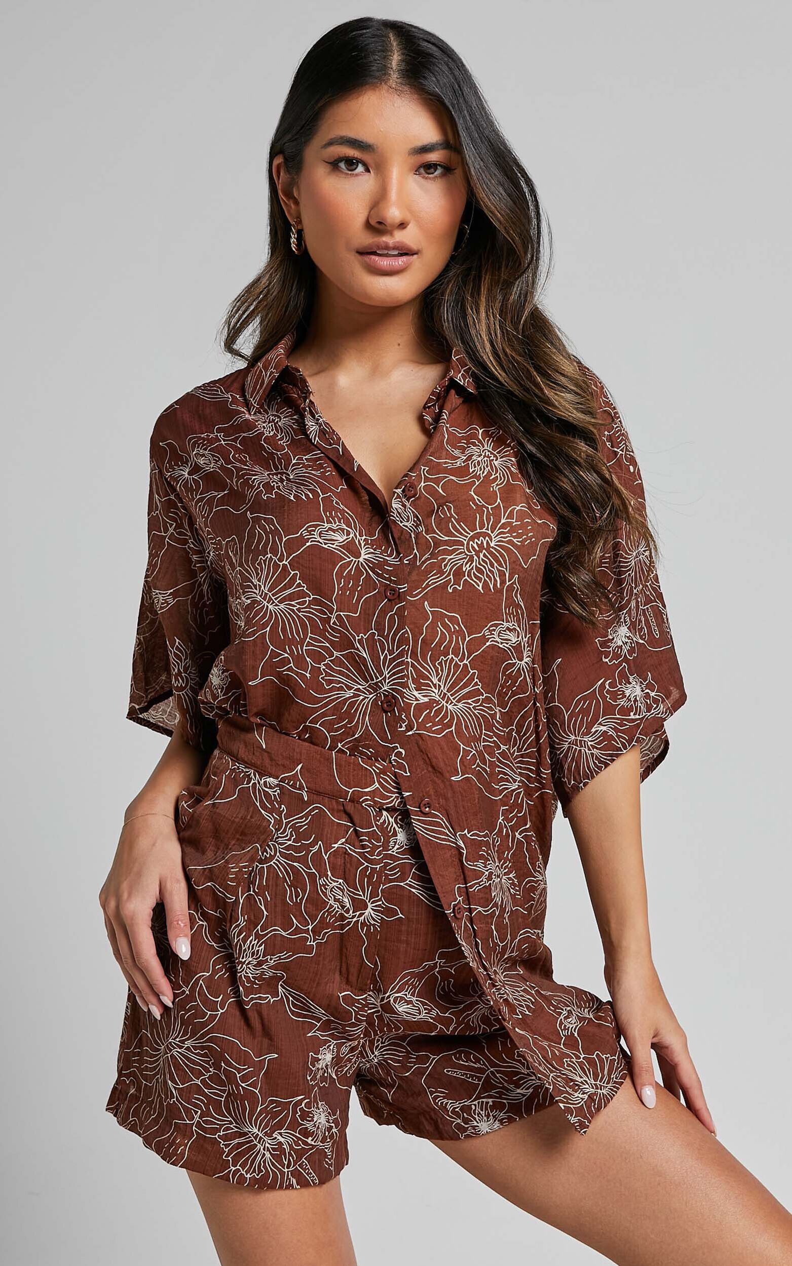 Alofi Top - Collared Button Through Short Sleeve Blouse in Brown Floral - 06, BRN1