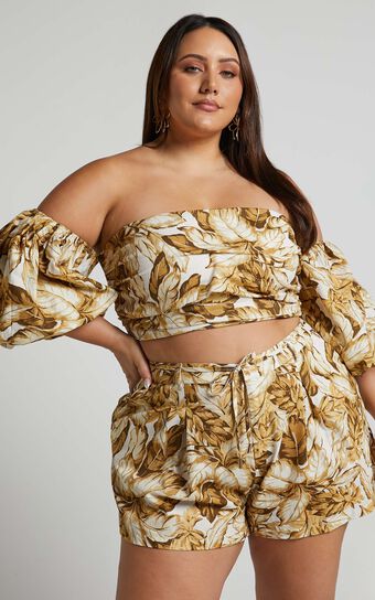 Amalie The Label - Linen Look Blend High Waisted Tailored Shorts in Frieja Print