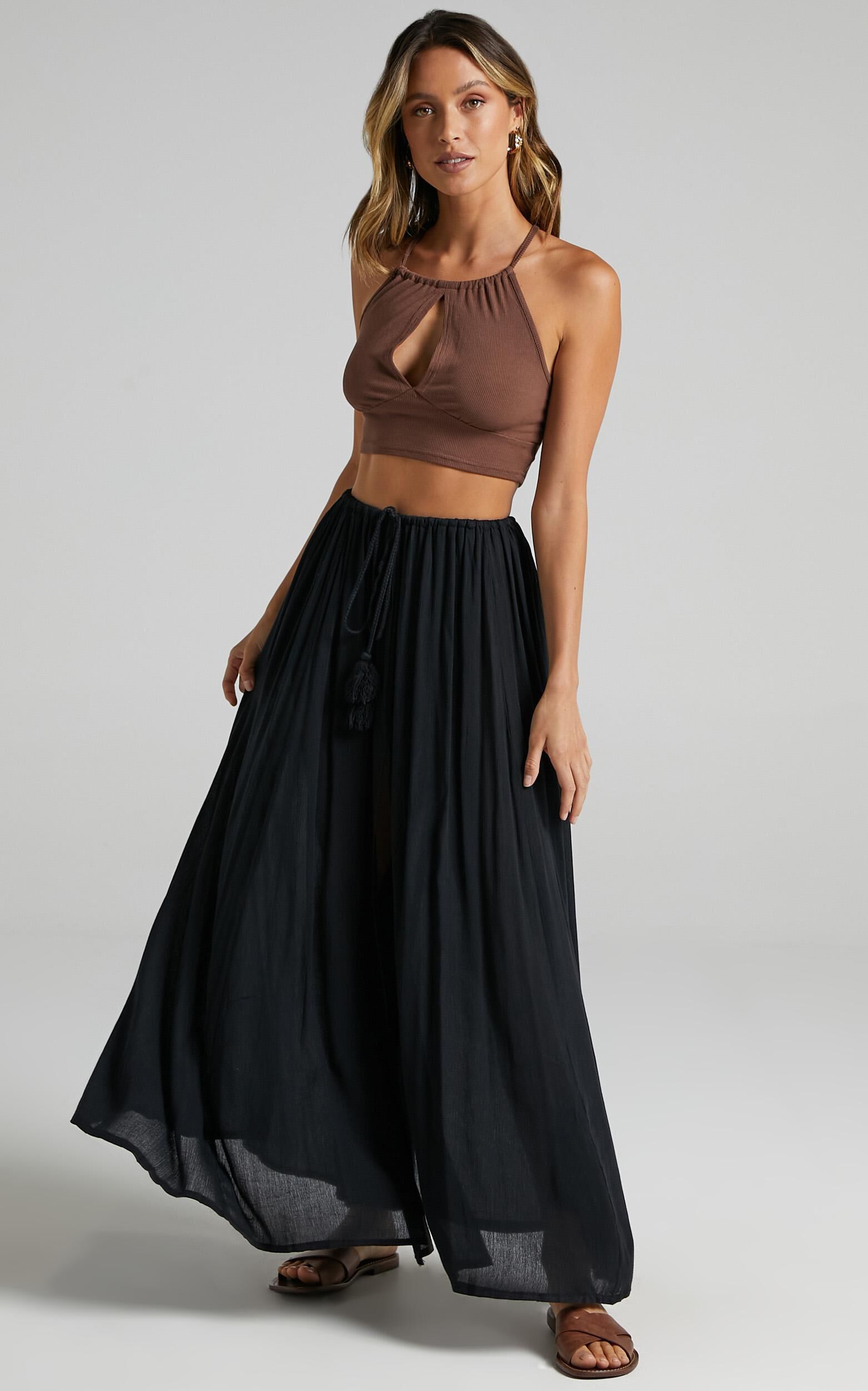 Black flowy skirt discount