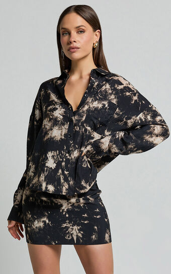 Romain Top - Long Sleeve Oversized Printed Shirt in Black Tie Dye