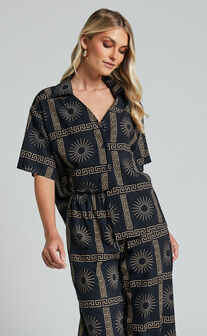 Cassidy Shirt - Short Sleeve Linen Look Shirt in Black Sun Print