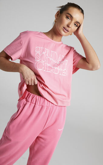 Sunday Society Club - Logo T-Shirt in Pink