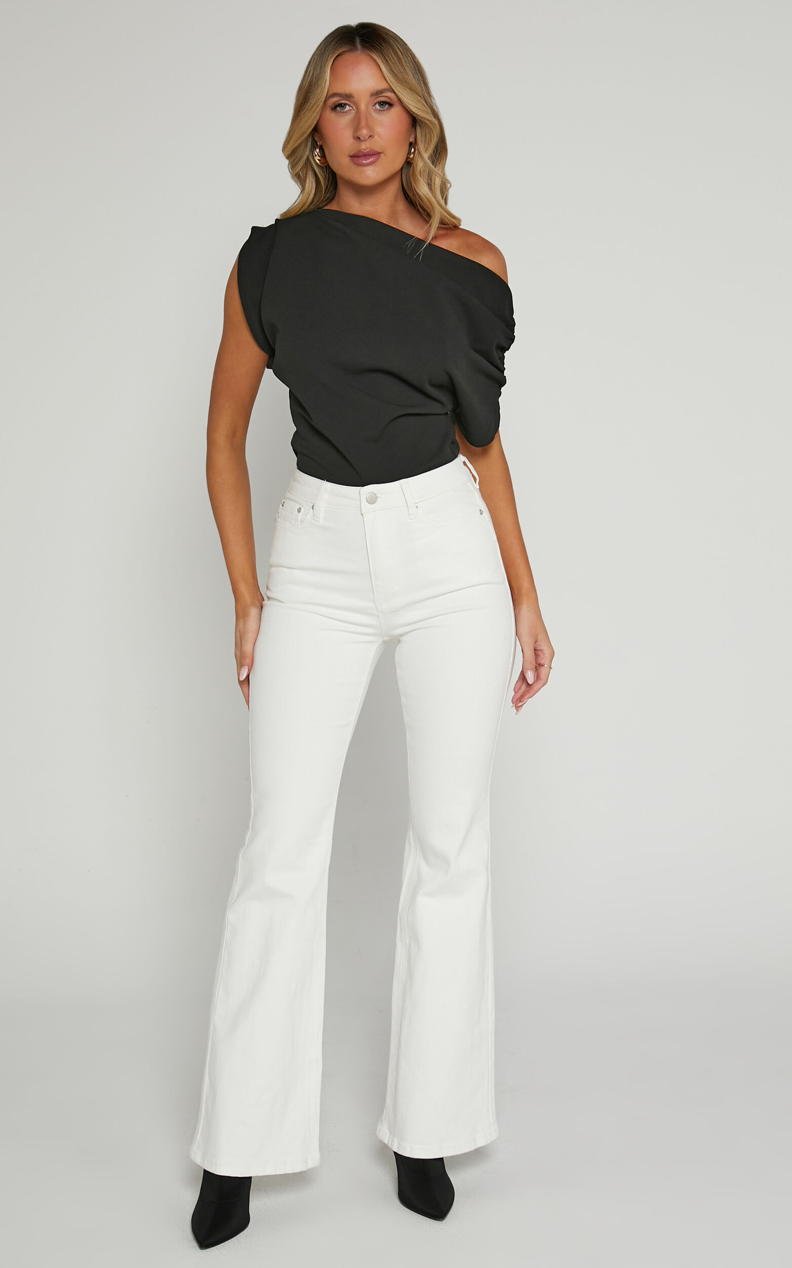 Bubby Jeans - Mid Rise Flared Denim Jeans in White - 04, WHT1
