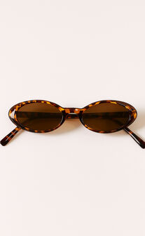 Ezra Thin Oval Sunglasses in Tort