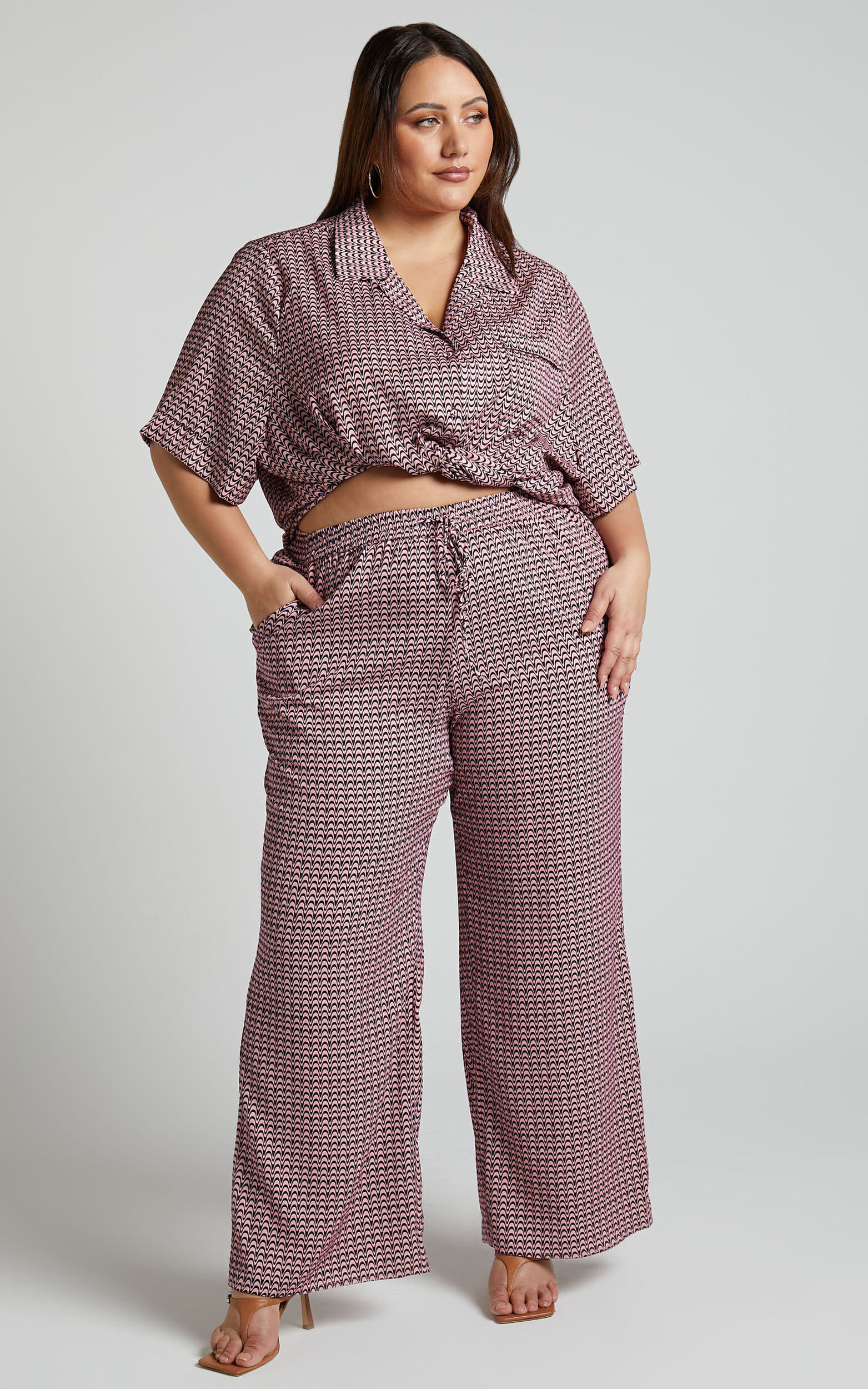 Brunita Pants - Mid Waisted Relaxed Elastic Waist Pants in Pink Wave - 04, PNK3