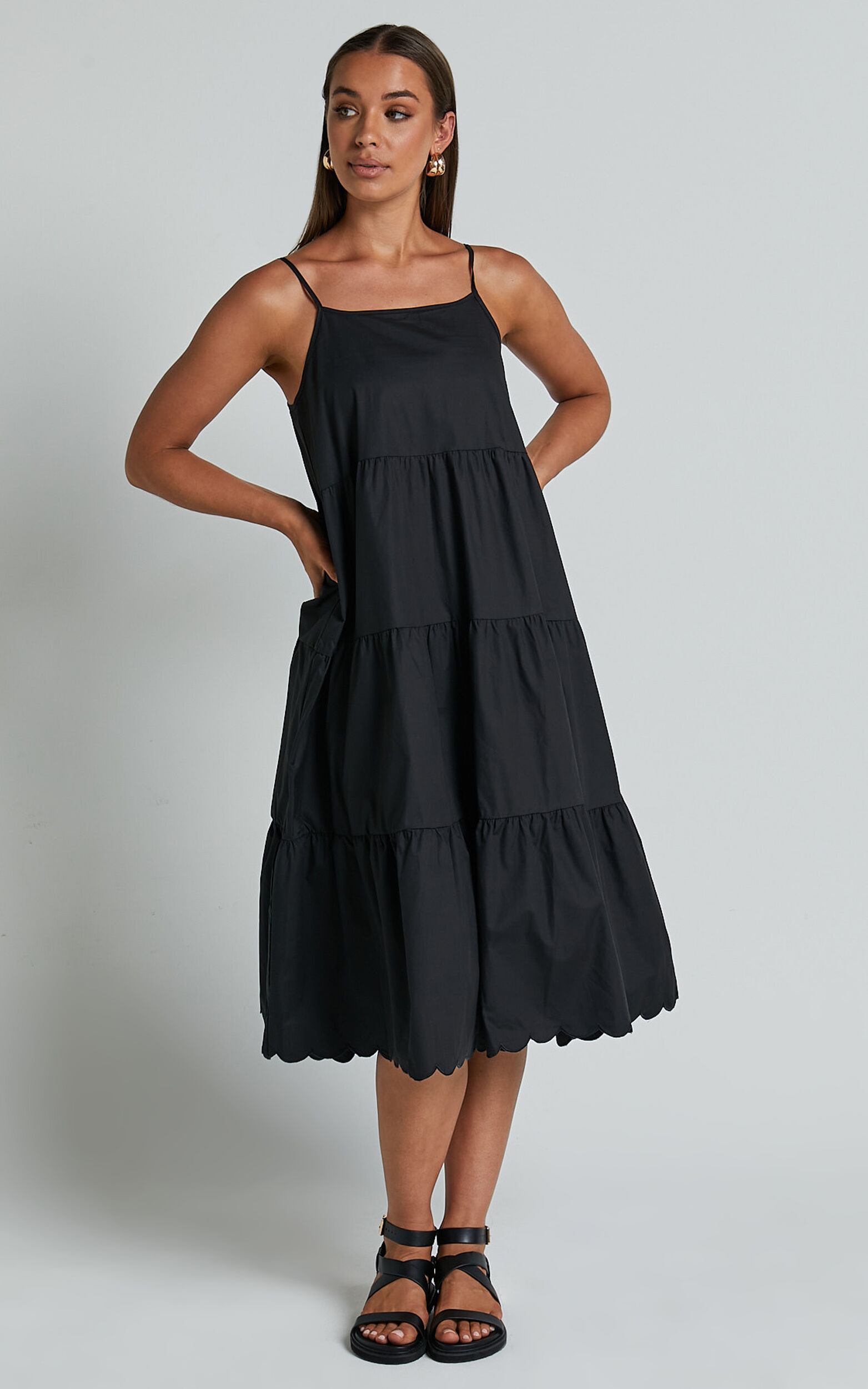 Siony Midi Dress - Scoop Neck Strappy Scallop Hem Tiered Dress in Black - 06, BLK1