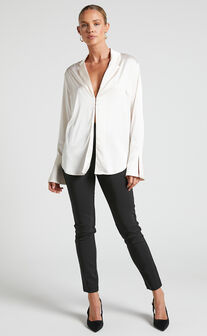 Hayien Shirt - Long Sleeve Plunge Shirt in Champagne