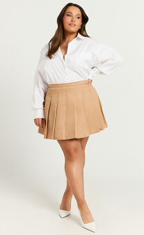 Cailin Mini Skirt - Pleated Skirt in Beige