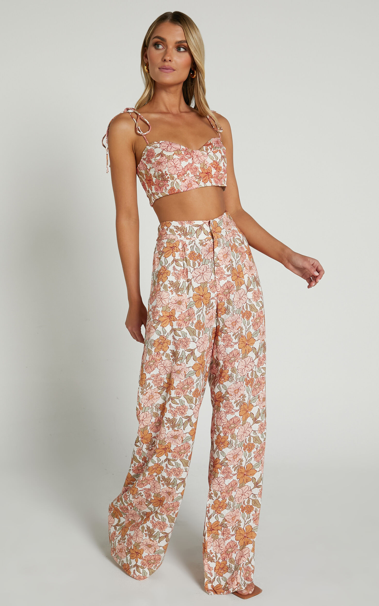 Amalie The Label - Lorete Linen Blend High Rise Wide Leg Pants in  Wildflower Floral