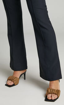 Jaggar The Label - Scrunched Heel in Walnut