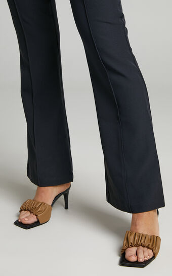 Jaggar The Label - Scrunched Heel in Walnut