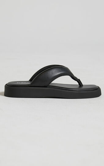 Therapy - Pace Sandals in Black