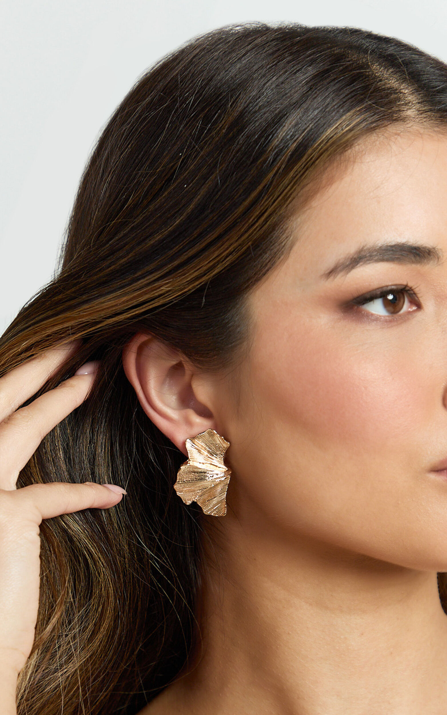 Noa Half Flower Earrings in Gold - NoSize, GLD1