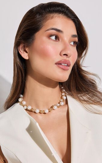 Jacqueline Necklace - Large Pearl and Gold Chain Detail Choker Necklace in White