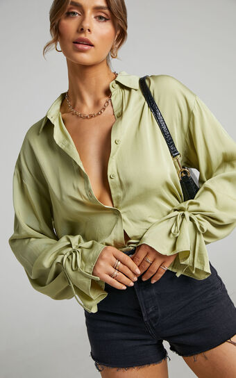 Wanda Shirt - Button Up Shirt in Green