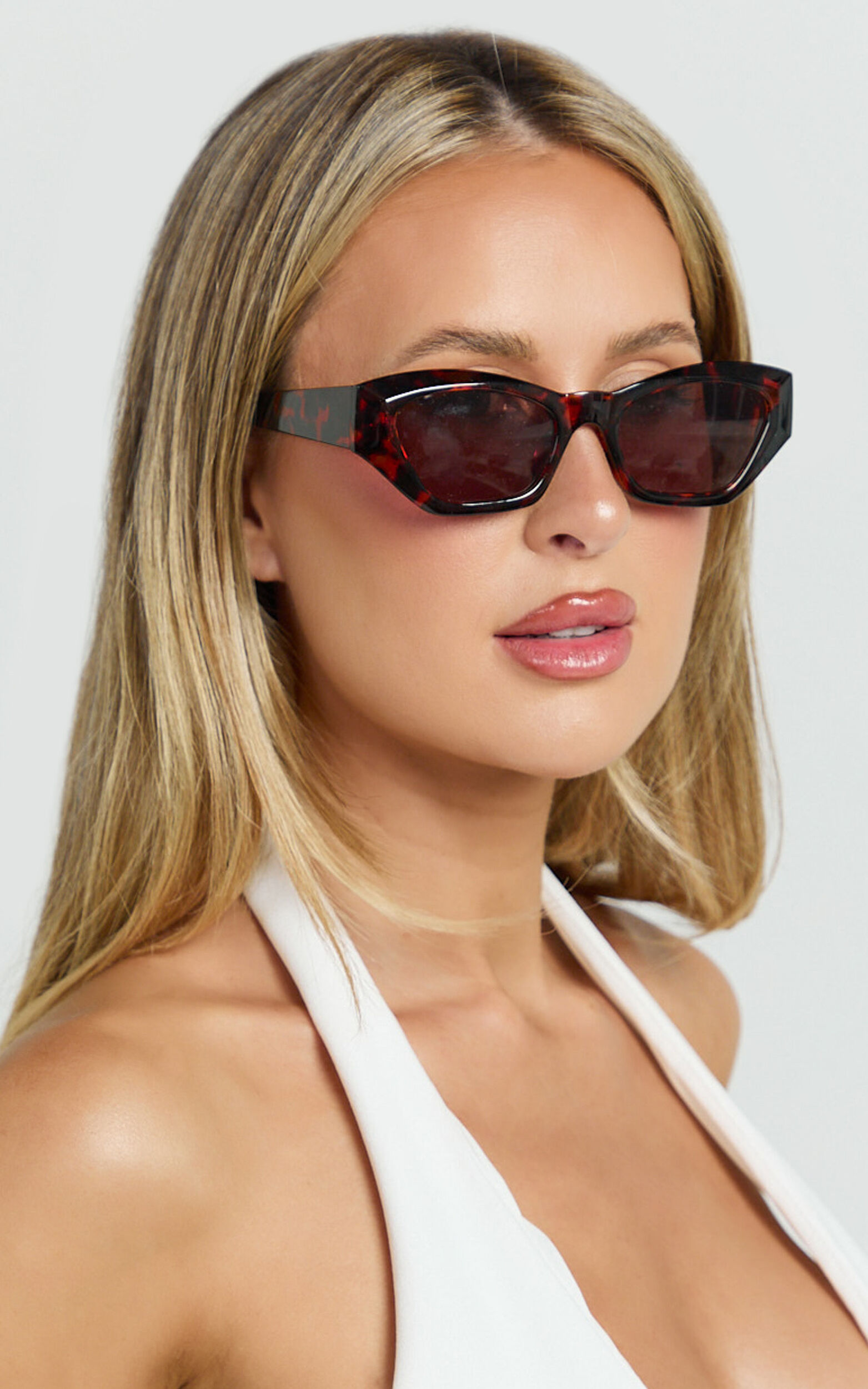 Wenalyn Sunglasses - Angular Cat Eye Sunglasses in Torte - NoSize, NEU1