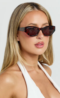 Wenalyn Sunglasses - Angular Cat Eye Sunglasses in Torte