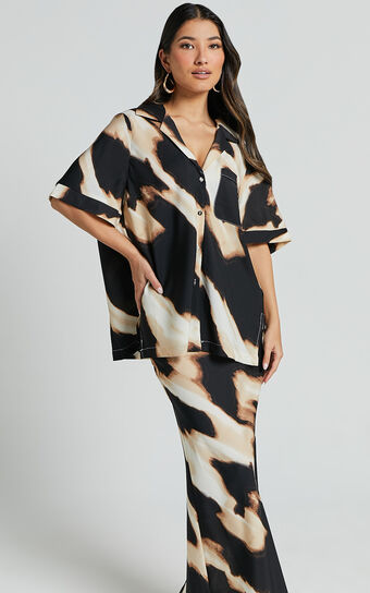 Tabitha Blouse - Oversized Short Sleeve Button Through Blouse in Brown