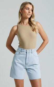 Abrand - Carrie Denim Short Hadley Recycled in Light Vintage