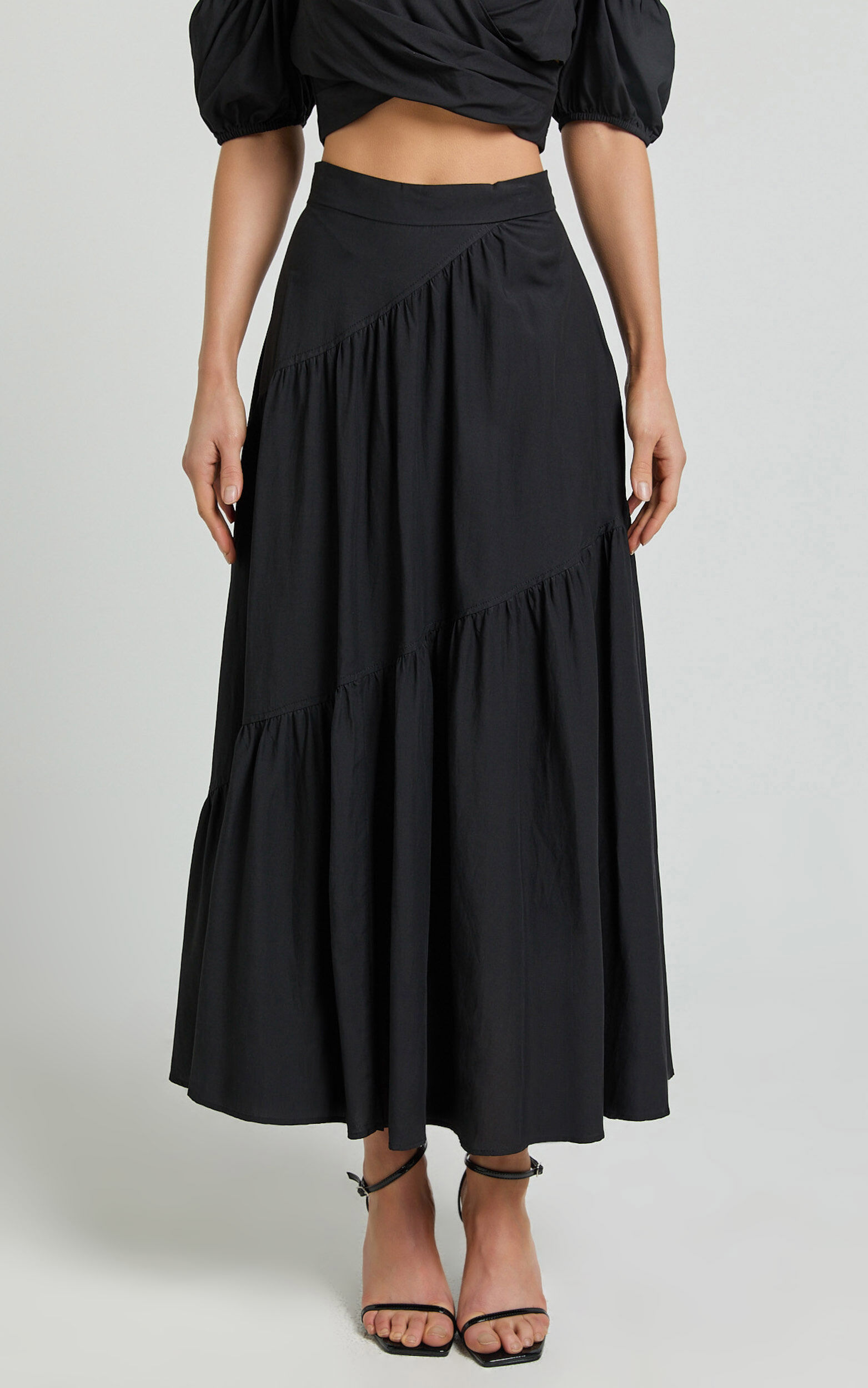 High-Waist Tiered Long Skirt ブラック