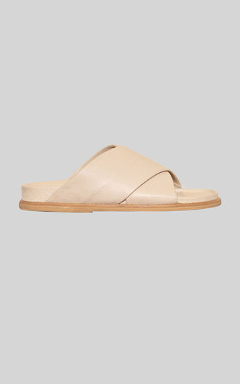 James Smith - La Sponda Slides in Nude