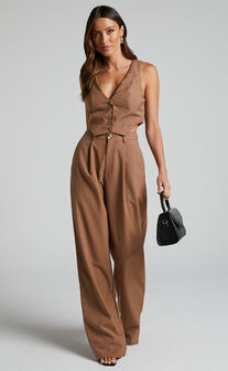 Izara Trousers - Mid Rise Relaxed Straight Leg Tailored Trousers in Mocha