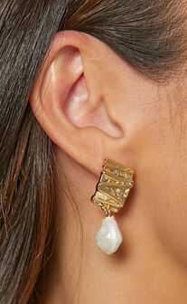 Romee Pearl Drop Earring in Gold