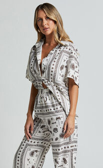 Ryleigh Shirt - Relaxed Short Sleeve Shirt in Mystic Print